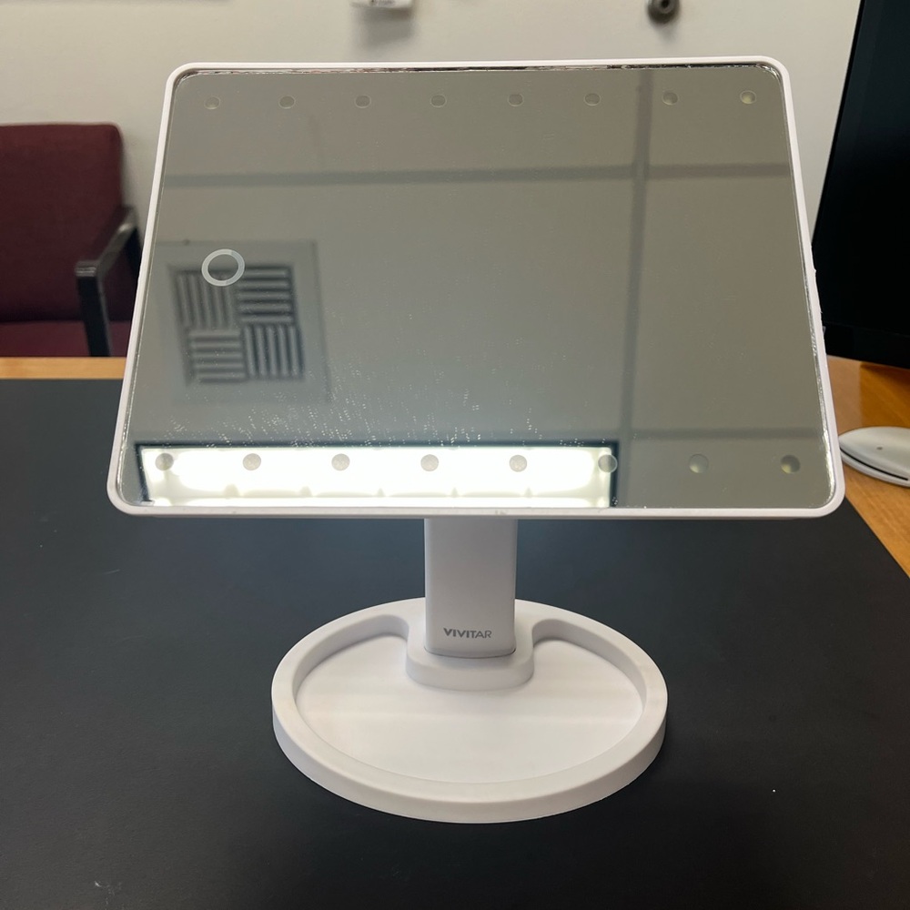 EUC - Vivitar - LED Lighted Vanity Mirror